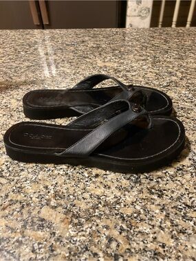 Coach Shelly Turnlock Black Leather Flip Flop Sandals Size 6.5 B MSRP $129